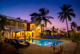 La Vaiencia Beach Resort has Smoking/Balcony rooms