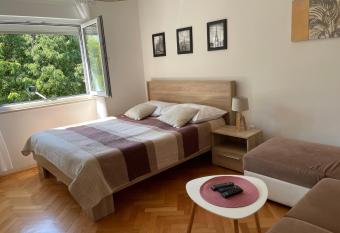 Apartment Beauty has Balcony rooms