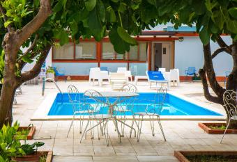 Villa Nicodemo has rooms with a private hot tub