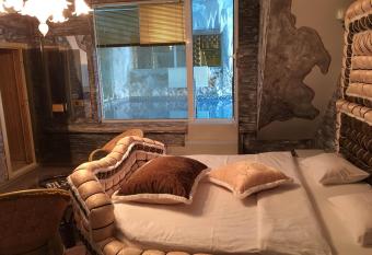 Bali Colosseum Hotel has rooms with a private hot tub