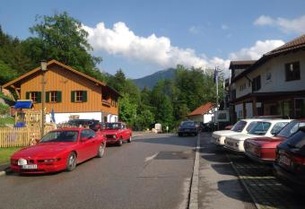 Am Berg-Ferienwohnung allows 18 year olds to book a room