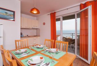 Apartment Bo  an has Balcony rooms