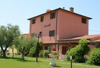 Villa Brancatelli has Balcony rooms