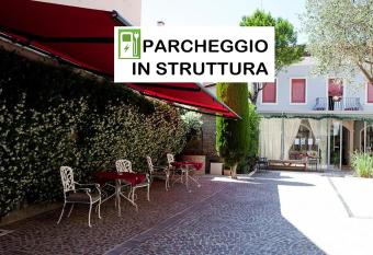 Villa Noctis has Balcony rooms