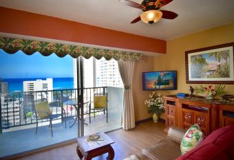 Jenny's Pineapple Cottage has Balcony rooms