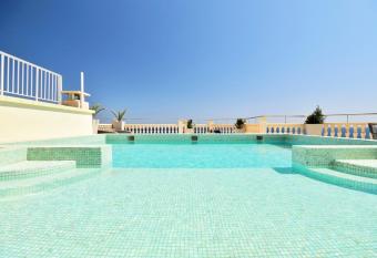 Atico Suite Ola Blanca has Balcony rooms