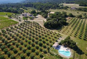 La Rivayne allows 18 year olds to book a room