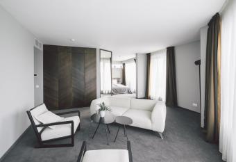 Dunetton - self check-in hotel allows 18 year olds to book a room