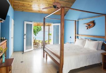 Luna Sea Inn has Balcony rooms