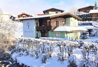 Haus Schiwelt has Balcony rooms