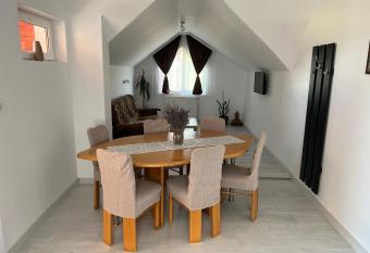 Pensiunea Iulia allows 18 year olds to book a room