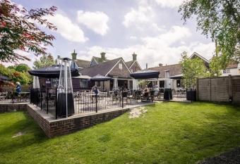 The Goudhurst Inn allows 18 year olds to book a room
