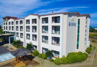 Hi Jeju Hotel has Balcony rooms