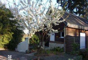Maison Bois  has Balcony rooms