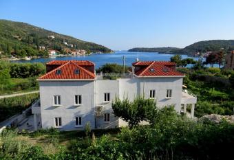 Guest House Kukuljica 2 has Balcony rooms