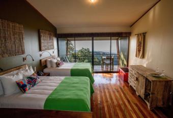 Chayote Lodge has Balcony rooms