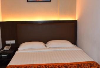 Sunrise Hotel allows 18 year olds to book a room