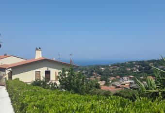 Casa Leoni has Balcony rooms