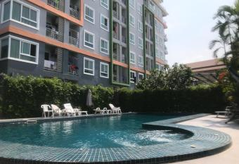 The Precious has Balcony rooms