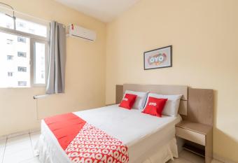 OYO Hotel C  u Azul, S  o Vicente allows 18 year olds to book a room