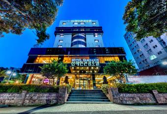 Samhaein Tourist Hotel allows 18 year olds to book a room