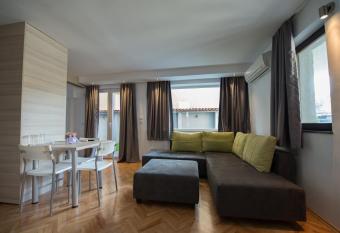 Theatre Apartments has Balcony rooms