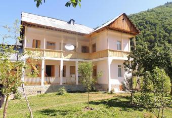 Mila Guest House has Smoking/Balcony rooms