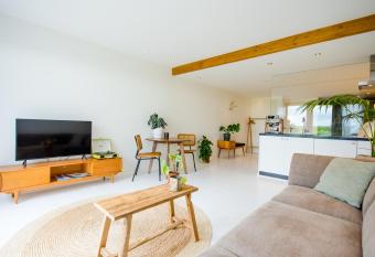 The Sunset Apartments has Balcony rooms