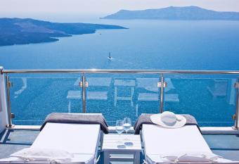 Asteras Villas has rooms with a private hot tub