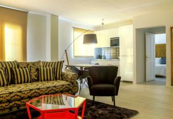 Santa Cruz Apartments has Balcony rooms