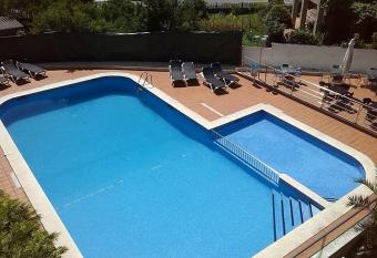 Hotel Las Vegas allows 18 year olds to book a room