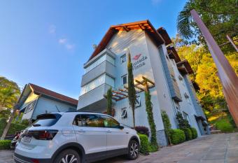 Pousada Viena allows 18 year olds to book a room