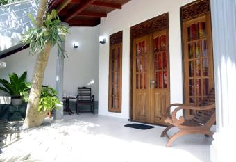 Aayu s Guest has Balcony rooms