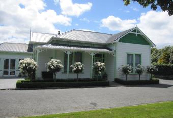 Thyme Out Estate has Balcony rooms
