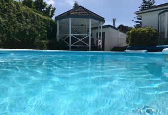 Te Moana Bed & Breakfast allows 18 year olds to book a room