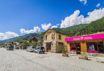 Eka&Nino GuestHouse has Balcony rooms