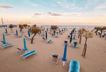 Hotel Fenix has Balcony rooms