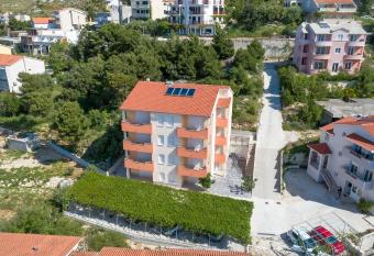 Apartments with a parking space Duce, Omis - 9437 has Balcony rooms