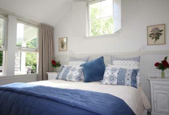 Arrowtown Lodge has Balcony rooms