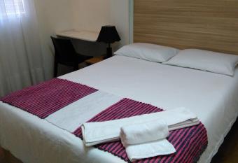 Acosta   u Apart Hotel allows 18 year olds to book a room