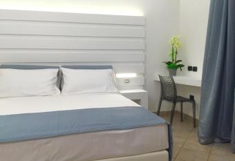 Villa il Barone has rooms with a private hot tub