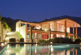 Clos Apalta Residence Relais & Chateaux allows 18 year olds to book a room