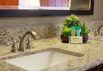 Moab Valley Inn has rooms with a private hot tub