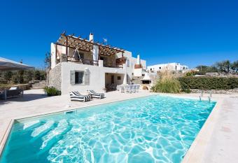 Parasporos Villa near Parikia - Paros allows 18 year olds to book a room