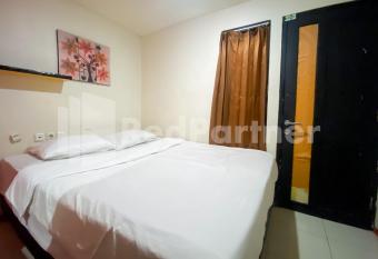 OYO 989 Audah Guesthouse Syariah allows 18 year olds to book a room