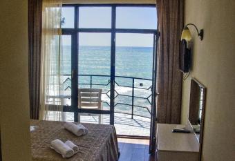 Hotel Medusa allows 18 year olds to book a room