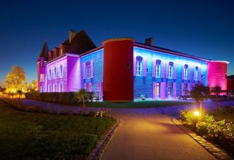 Le Stelsia Resort allows 18 year olds to book a room