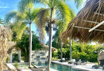 Les Voiles Blanches - Luxury Lodge allows 18 year olds to book a room