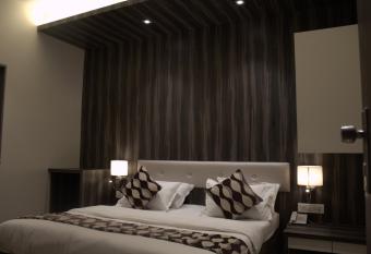 Hotel Sai Sanidhya has Balcony rooms