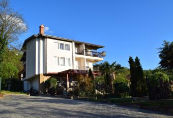 Villa White House has Smoking/Balcony rooms